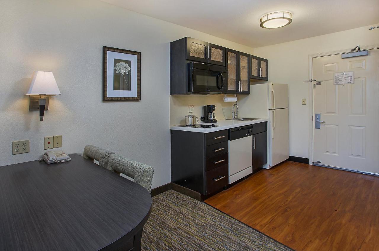Candlewood Suites Louisville Airport By Ihg Eksteriør billede